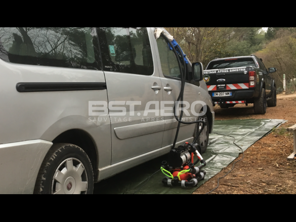 Destructeur odeur de fuel dans une voiture