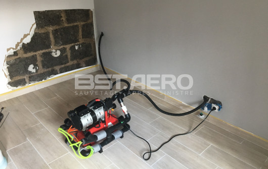 odeur de fioul dans un mur